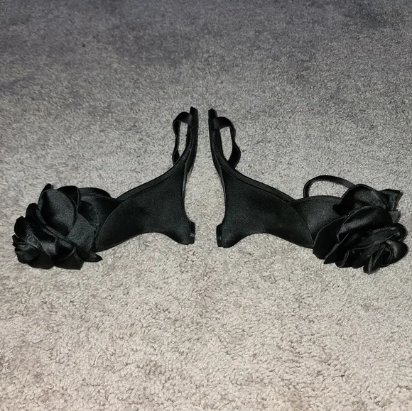 Brand New Satin Rose Heel - Picture 3 of 3